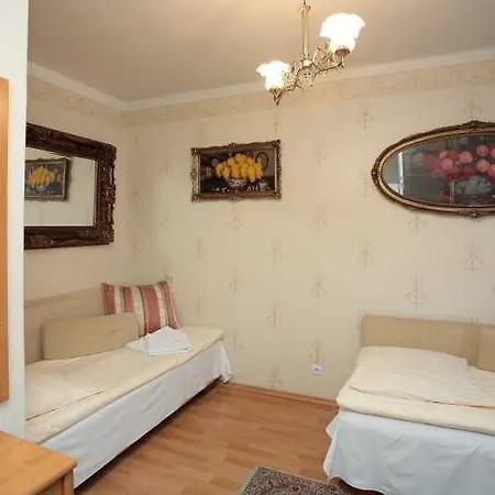 Florian Budget Hostel *