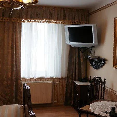 Florian Budget Hostel *