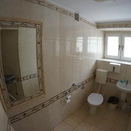 Florian Budget Hostel *