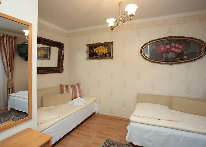 Florian Budget Hostel *