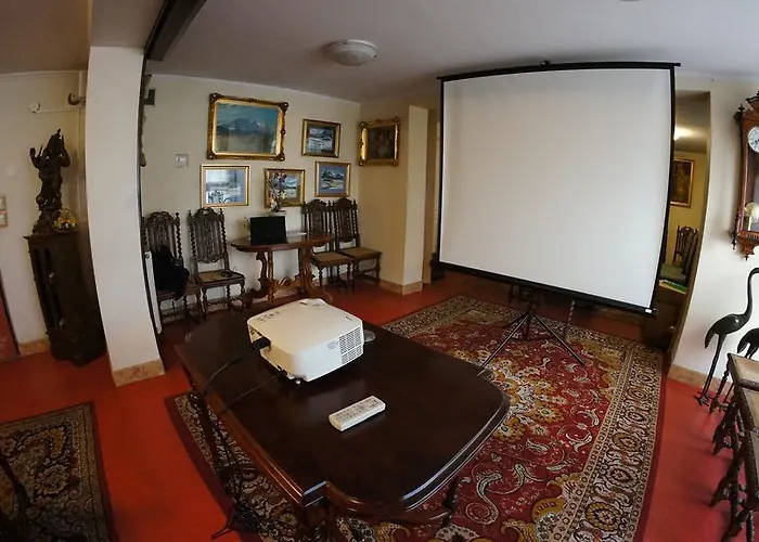 Florian Budget Hostel *